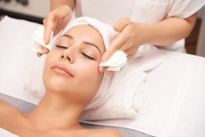 Refresh Your Look: Discover Nearby Facial Services
